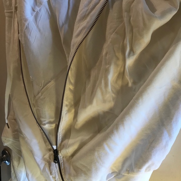 Pink vs jacket - Picture 3 of 3